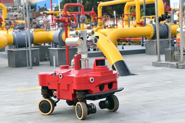 防爆巡检机器人在江苏常熟天然气门站内进行巡检。受访者供图。